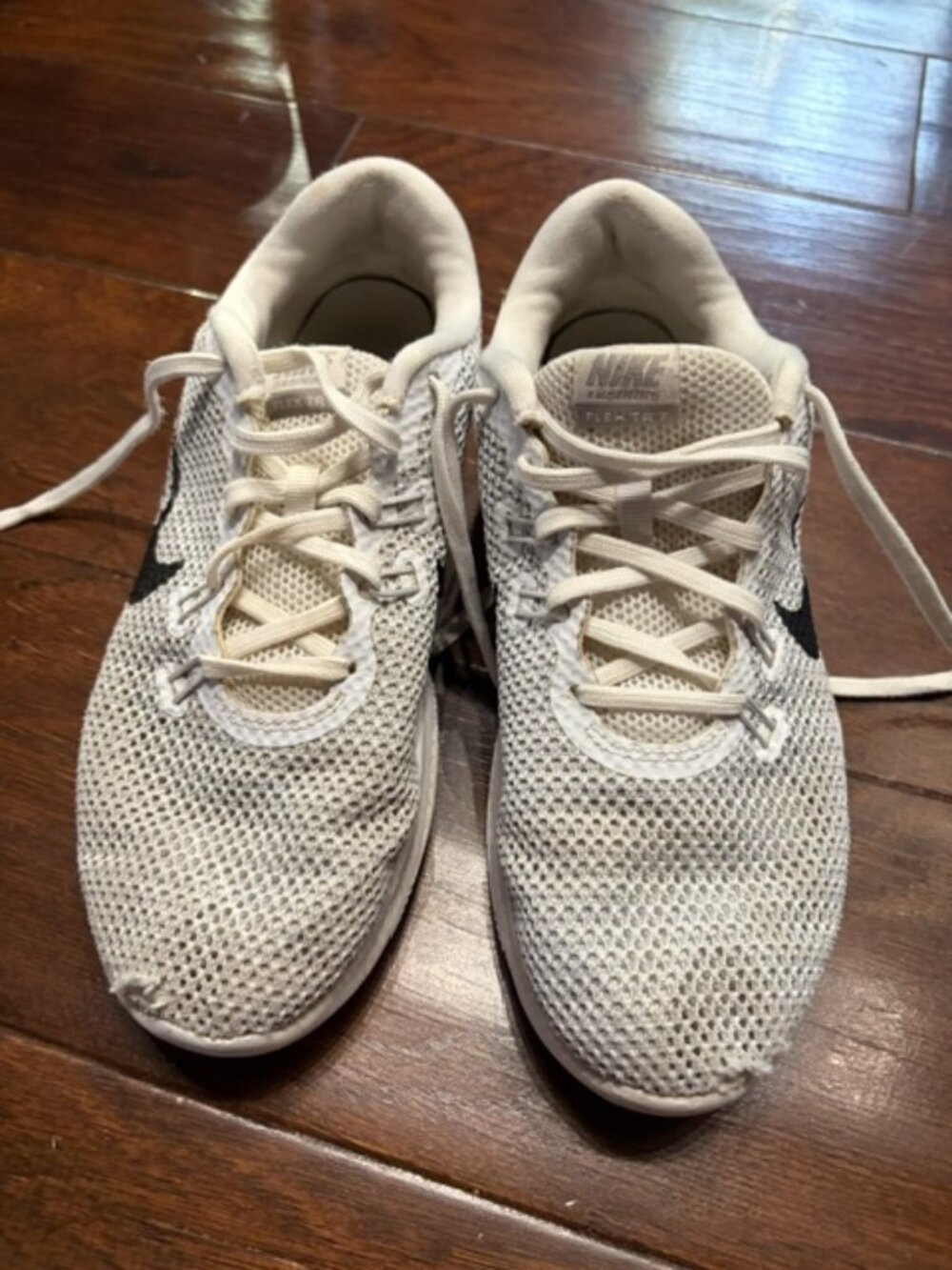 Women's Nike shoes size 7 white
